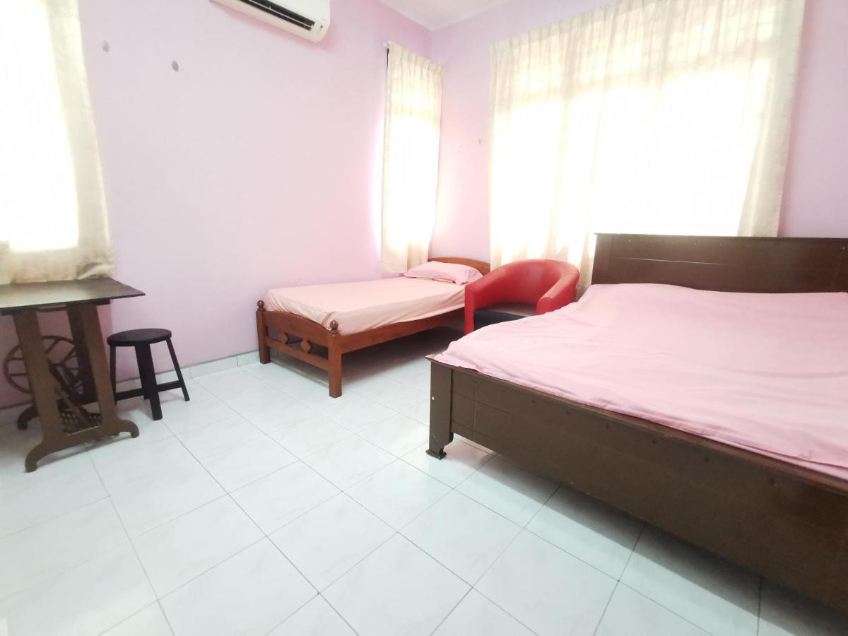 Jen Pd Homestay - Unique, Antique House No Wifi Port Dickson Esterno foto